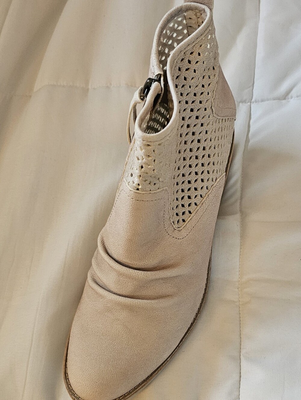 Soft Ankle Boot, Milk (off white) size 10M Leather - Picture 9 of 10